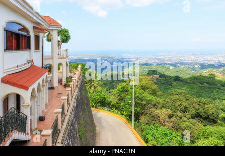 Schöne Aussicht von Haus auf Berg- und Cebu City auf den Philippinen Stockfoto