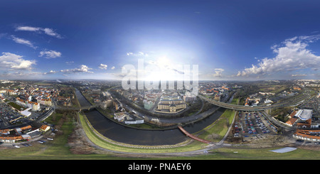 360 Grad Panorama Ansicht von Pilsen, in der Nähe der River IMS, Jan 2015, Luftaufnahme