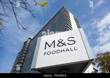 M&S Foodhall, Tolworth Simply Food, Tolworth Broadway, Surbiton, England, VEREINIGTES KÖNIGREICH Stockfoto