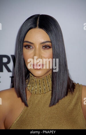 Kim Kardashian West 04/12/2017 Die US-Premiere von "Das Versprechen", gehalten an der TCL Chinese Theatre in Hollywood, CA Foto von Izumi Hasegawa/HNW/PictureLux Stockfoto