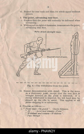 Kleinwaffen Training Handbuch Band 1 Heft Nummer 12 Bajonett in 1937 durch den Krieg Büro veröffentlicht Anweisung zur britischen Militärs auf, wie man das Gewehr mit Bajonett montiert während der Vorkriegszeit und der zweite Weltkrieg Stockfoto