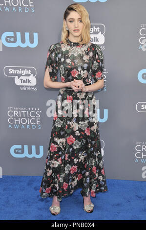 Natalia Dyer bei der 23. jährlichen Critics' Choice Awards gehalten an der Barkar Hangar in Santa Monica, CA am Donnerstag, 11. Januar 2018. Foto von PRPP/PictureLux Datei Referenz # 33512 017 PRPP 01 nur für redaktionelle Verwendung - Alle Rechte vorbehalten Stockfoto