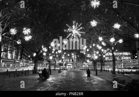 Weihnachtsbeleuchtung in den Sloane Square, Chelsea, London, UK Stockfoto