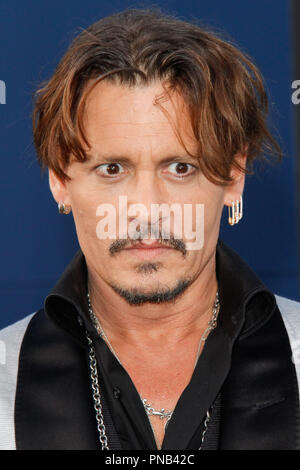Johnny Depp bei der Premiere von Disney's "Piraten der Karibischen Meere: Tote Männer erzählen keine Geschichten' an der Dolby Theatre in Hollywood, CA, 18. Mai 2017 statt. Foto von Joseph Martinez/PictureLux Stockfoto