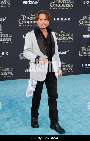 Johnny Depp bei der Premiere von Disney's "Piraten der Karibischen Meere: Tote Männer erzählen keine Geschichten' an der Dolby Theatre in Hollywood, CA, 18. Mai 2017 statt. Foto von Joseph Martinez/PictureLux Stockfoto