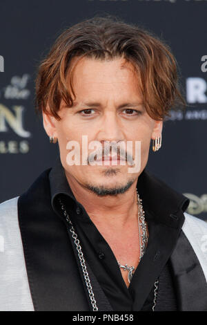 Johnny Depp bei der Premiere von Disney's "Piraten der Karibischen Meere: Tote Männer erzählen keine Geschichten' an der Dolby Theatre in Hollywood, CA, 18. Mai 2017 statt. Foto von Joseph Martinez/PictureLux Stockfoto