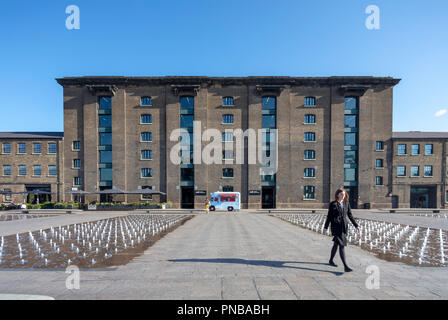 Central St. Martins Universität der Künste London Campus, Getreidespeicher Square, Kings Cross, London, England, Großbritannien Stockfoto