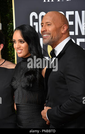 Dwayne Johnson & Simone Garcia Johnson beim 75. jährlichen Golden Globe Awards im Beverly Hilton Hotel, Beverly Hills, USA, 07. Januar 2018 Stockfoto