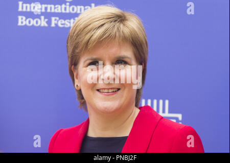 Von Edinburgh jährliche Book Festival in Charlotte Square, Großbritannien Mit: Nicola Sturgeon Wo: Edinburgh, Großbritannien Wann: 20 Aug 2018 Quelle: Euan Kirsche / WANN Stockfoto