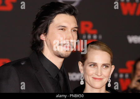 Adam Treiber, Joanne Tucker bei der Weltpremiere von Lucasfilm's Star Wars: Der letzte Jedi' im Shrine Auditorium in Los Angeles, CA, 9. Dezember 2017 statt. Foto von Joseph Martinez/PictureLux Stockfoto