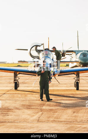 Campo Grande, Brasilien - September 09, 2018: Pilot aus der Esquadrilha da Fumaca Flugzeuge (FAB) nach der Air Show Präsentation Organisation der aircraf Stockfoto