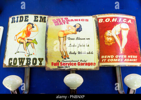 Vintage coathook im Flohmarkt von dijver Canal - Brügge, Belgien Stockfoto