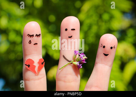 Finger Kunst des Menschen. Mann flirtet mit Frau. Andere Mädchen hält gebrochenen Herzen. Konzept für Betrug in Beziehung. Stockfoto