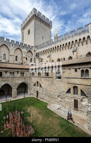 AVIGNON, Frankreich - 11 AUGUST 2017: Päpstliche Palast in Avignon, Frankreich Stockfoto