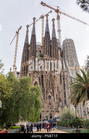 Barcelona, Spanien - 26. März 2018: La Sagrada Familia - die imposante Kathedrale von Gaudí entworfen, die sich seit dem 19. März 1882 und Nr. Stockfoto
