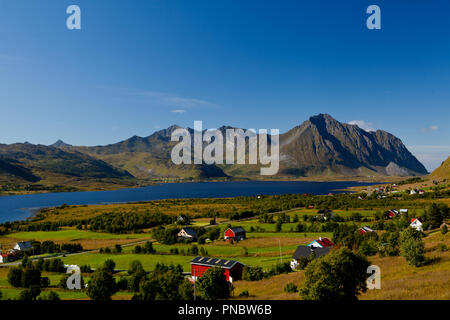 Fahrt auf der E10 nach Süden auf den Lofoten Stockfoto