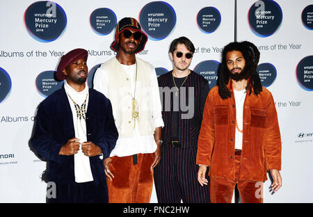 Das werkzeugam Kreuz, Shabaka Hutchings, Tom Skinner und Eddie Hick der Söhne von Kemet Teilnahme an die 2018 Hyundai Mercury Music Prize, bei Eventim Apollo, London statt. Für die redaktionelle Nutzung im Rahmen des Hyundai Mercury nur Prize 2018. Stockfoto