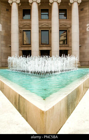 Die kroatische Nationalbank Palast und Brunnen in Zagreb Stockfoto