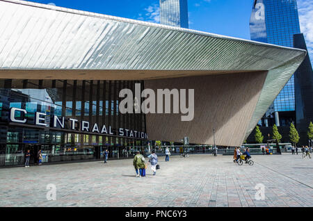 Rotterdam Centraal Station Wahrzeichen station 2014 design by Team CS, Coop von Benthem Crouwel Architekten, MVSA Meyer & Van Schooten Architekten & West 8. Stockfoto