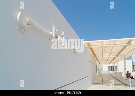 Außenansicht des Louvre Abu Dhabi auf Saadiyat Island Cultural District in Abu Dhabi, VAE. Architekt Jean Nouvel Stockfoto