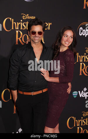 John Stamos, Caitlin McHugh 30.07.2018 Die Weltpremiere von "Christopher Robin' an die Walt Disney Studios in Burbank, CA Foto von Izumi Hasegawa/HNW/PictureLux Stockfoto