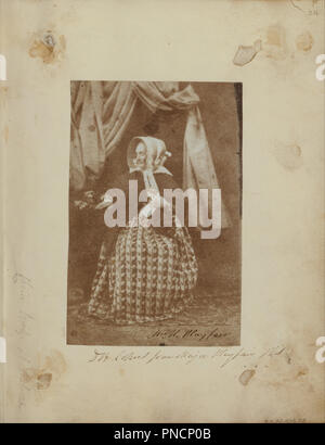 Frau Hugh Playfair. Datum/Zeitraum: 1845 - 1850. Drucken. Salz, aus einem calotype negativ. Höhe: 140 mm (5.51 in); Breite: 92 mm (3,62 in). Thema: Sir Hugh Lyon Playfair. Stockfoto