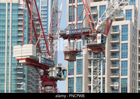 Bau Kräne auf der Baustelle Neubau Hochhaus Wohntürme in Downtown Dubai, VAE, Vereinigte Arabische Emirate, Stockfoto