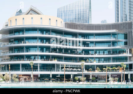 Äußere der neuen Erweiterung der Dubai Mall, der Fashion Avenue, Gehäuse Restaurants und High-End-Geschäfte und Einkaufszentren mit Luxus Marken, in Dubai, Un Stockfoto