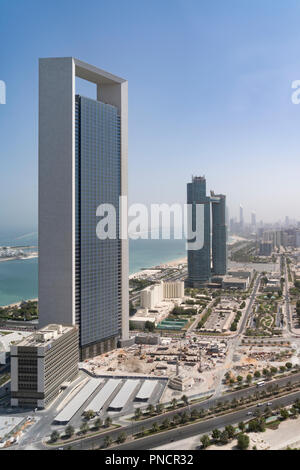 Blick auf Office Tower von ADNOC und Corniche in Abu Dhabi, VAE, Vereinigte Arabische Emirate, Stockfoto