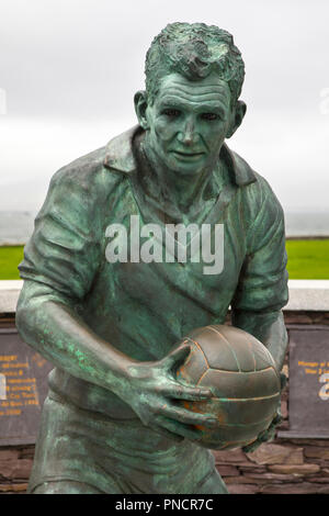 Waterville, Republik von Irland - 17. August 2018: eine Statue des ehemaligen Gaelic football manager und Spieler Mick O'Dwyer, in der Nähe von Waterville, Stockfoto