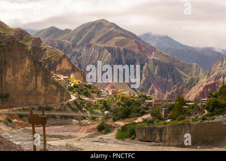 Eingang zur antiken Stadt von Iruya, Provinz Salta, Argentinien Stockfoto