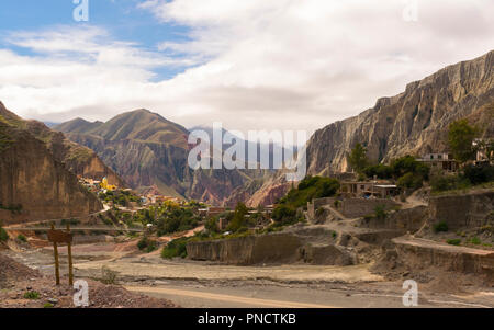 Eingang zur antiken Stadt von Iruya, Provinz Salta, Argentinien Stockfoto