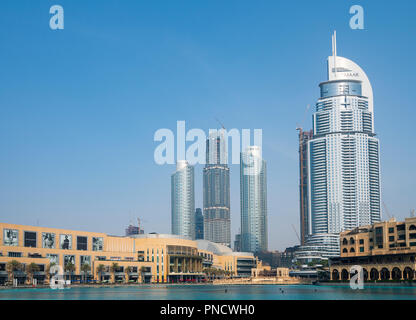 Blick auf Dubai Mall, und neue Wohnung Gebäude im Bau nach hinten in Downtown Dubai, VAE, Vereinigte Arabische Emirate Stockfoto