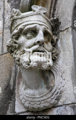 Eine Skulptur von einem irischen König - Brian Boru, an der Außenseite der Königlichen Kapelle in Dublin Castle in der historischen Stadt von Dublin, Republik Ir entfernt Stockfoto