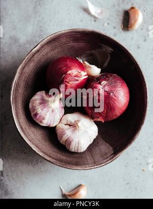 Noch immer leben von Zwiebeln und Knoblauch Stockfoto