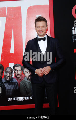 Jeremy Renner bei der Weltpremiere von Warner Bros' 'Tag' im Regency Dorf Theater in Westwood, CA, 7. Juni 2018 statt. Foto von Joseph Martinez/PictureLux Stockfoto