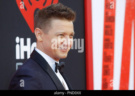 Jeremy Renner bei der Weltpremiere von Warner Bros' 'Tag' im Regency Dorf Theater in Westwood, CA, 7. Juni 2018 statt. Foto von Joseph Martinez/PictureLux Stockfoto