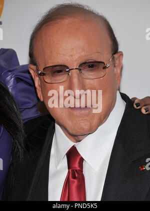 Clive Davis an der Recording Academy und Clive Davis Pre-Grammy 2010 Gala im Beverly Hilton Hotel in Beverly Hills, CA. Die Veranstaltung fand am Samstag, den 30. Januar 2010. Foto von PRPP Pacific Rim Foto Presse. /PictureLux Datei Referenz # Clive Davis 13010 PLX nur für redaktionelle Verwendung - Alle Rechte vorbehalten Stockfoto