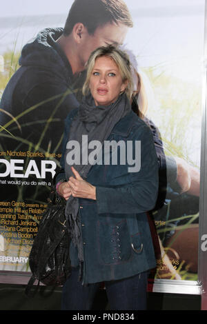 Rachel Hunter am Screen Gems Weltpremiere von "John". Ankunft gehalten am Graumans Chinese Theatre in Hollywood, CA. Februar 1, 2010. Foto: Richard Chavez/PictureLux Datei Referenz # HunterRachel1 020110 PLX nur für redaktionelle Verwendung - Alle Rechte vorbehalten Stockfoto