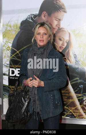 Rachel Hunter am Screen Gems Weltpremiere von "John". Ankunft gehalten am Graumans Chinese Theatre in Hollywood, CA. Februar 1, 2010. Foto: Richard Chavez/PictureLux Datei Referenz # HunterRachel2 020110 PLX nur für redaktionelle Verwendung - Alle Rechte vorbehalten Stockfoto