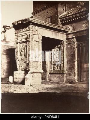 [Arch Der argentarii oder, Goldsmith's Gate, Rom]. Artist: Unbekannt. Abmessungen: 51,6 x 40,8 cm. (20 5/16 x 16 1/16 in.). Datum: 1860. Die großen, historischen Gegenstand, und elegante formale Organisation von diesem Bild zeugen von hohem ästhetischen Ambitionen des Fotografen. Der Goldschmied Tor, oder Bogen der Goldschmied, wurde von Bankiers und Vieh Kaufleute im Jahre 204 zu Ehren des Septimius Severus und seine Familie erbaut; im Inneren relief Skulptur zeigt der Römische Kaiser mit seiner Frau Julia Domna. Die Website wurde von vielen Fotografen, die nach Rom gereist, darunter Rober aufgezeichnet Stockfoto