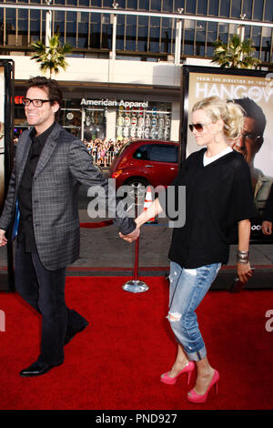 Jim Carrey und Jenny McCarthy am Los Angeles Premiere der Kater gehalten an der Grauman Chinese Theatre in Hollywood, CA am Dienstag, 2. Juni 2009. Foto von PRPP/PictureLux Datei Referenz # Jim Carrey Jenny 60109 01 PRPP nur für redaktionelle Verwendung - Alle Rechte vorbehalten Stockfoto