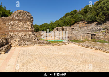 Butrint, Albanien - 29. Juni 2014: Agora Ruinen in Bothrotum, antike griechische und später römische Stadt und Bistum in Epirus. Stockfoto