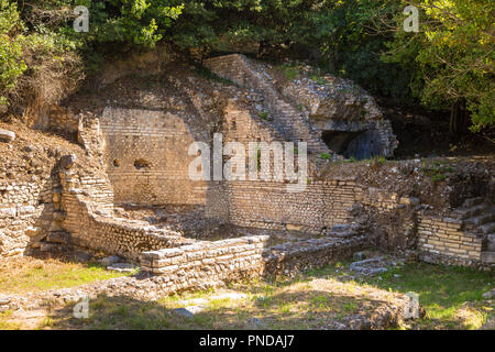 Butrint, Albanien - 29. Juni 2014: Agora Ruinen in Bothrotum, antike griechische und später römische Stadt und Bistum in Epirus. Stockfoto