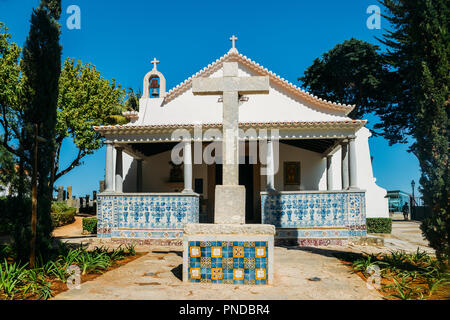 Cascais, Portugal - Sept 20, 2018: Kapelle des Heiligen Sebastian, gandarinha Park Cascais Portugal Stockfoto