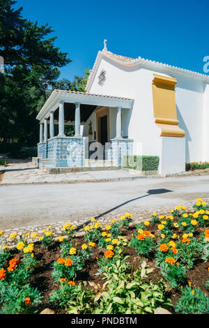 Cascais, Portugal - Sept 20, 2018: Kapelle des Heiligen Sebastian, gandarinha Park Cascais Portugal Stockfoto