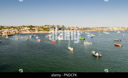 Cascais, Portugal - Sept 20, 2018: Stadtbild von Cascais am Meer im Sommer Tag. Gemeinde Cascais, Portugal Stockfoto