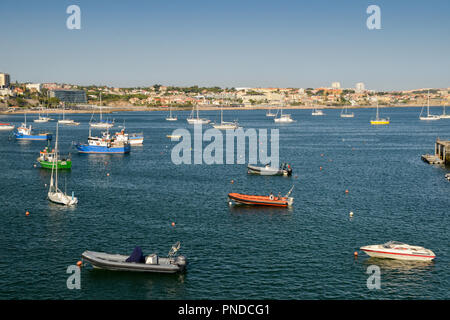 Cascais, Portugal - Sept 20, 2018: Stadtbild von Cascais am Meer im Sommer Tag. Gemeinde Cascais, Portugal Stockfoto