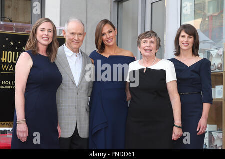 Jennifer Garner geehrt mit Stern auf dem Hollywood Walk of Fame mit: Jennifer Garner, Melissa Garner Wylie, Susannah Kay Garner Carpenter, William John Garner, Patricia Ann Garner Wo: Hollywood, California, United States Wann: 20 Aug 2018 Quelle: FayesVision/WENN.com Stockfoto