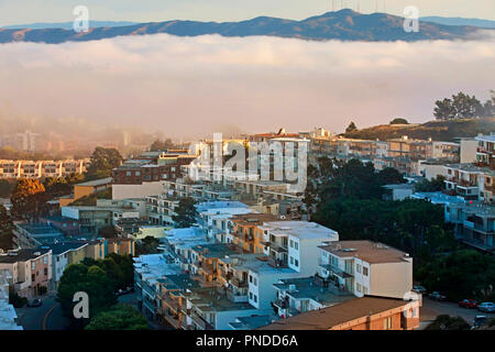 San Francisco City Blick vom Gipfel des Twin Peaks in der South Bay in den frühen Morgenstunden. Stockfoto